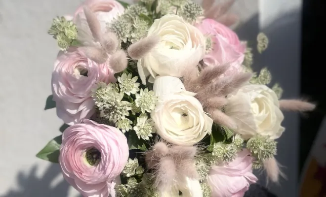 Bouquet de fleurs rose , Marseille 9, LE GYPSO