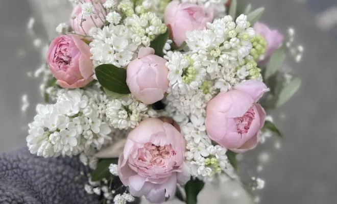 Bouquet de fleurs rose , Marseille 9, LE GYPSO