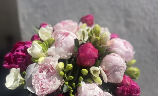 Bouquet de fleurs rose , Marseille 9, LE GYPSO